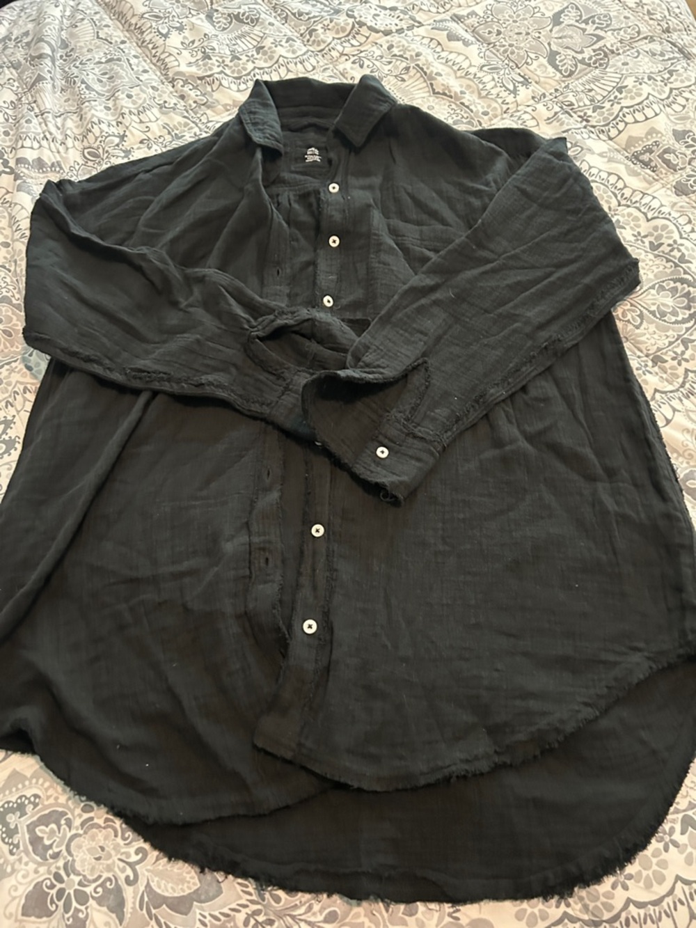 Women's Black Long-Sleeve Button-Up Shirt